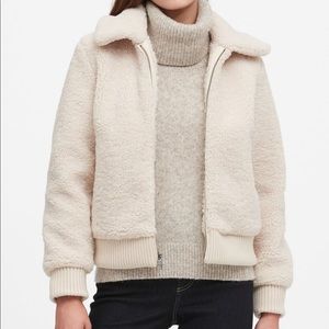 GAP | Women’s Cream Sherpa Bomber (M)